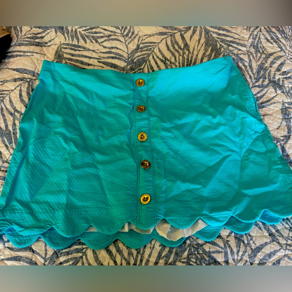 Lilly Pulitzer textured skort with buttons